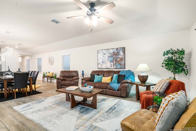 100 HUNTERS CP, San Antonio, TX 78253