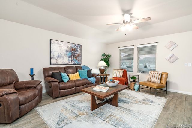 100 HUNTERS CP, San Antonio, TX 78253