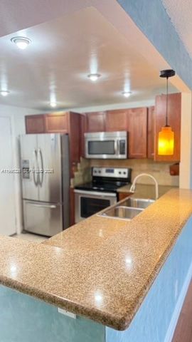 404 NW 68th Ave 417, Plantation, FL 33317