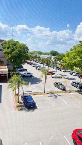 404 NW 68th Ave 417, Plantation, FL 33317