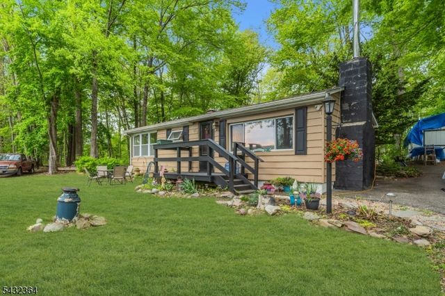 20 Plaza Dr, Hampton Twp., NJ 07860