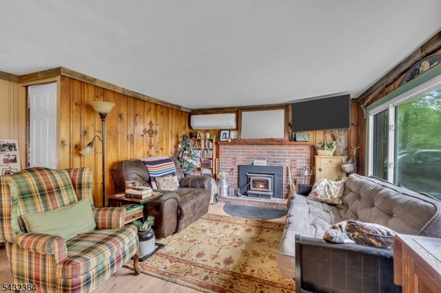 20 Plaza Dr, Hampton Twp., NJ 07860
