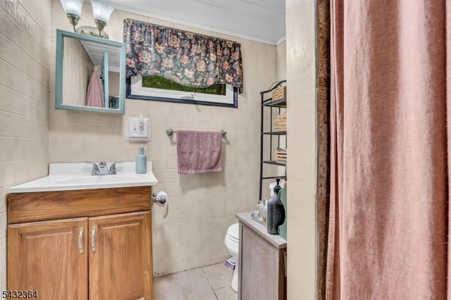 20 Plaza Dr, Hampton Twp., NJ 07860