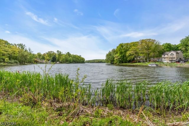 20 Plaza Dr, Hampton Twp., NJ 07860
