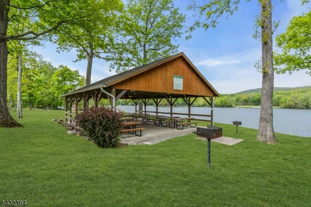 20 Plaza Dr, Hampton Twp., NJ 07860