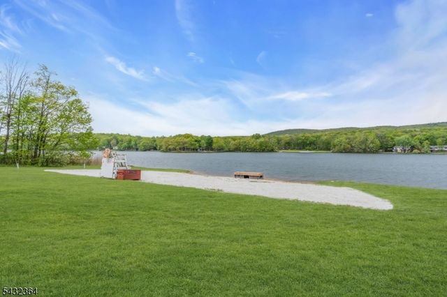 20 Plaza Dr, Hampton Twp., NJ 07860