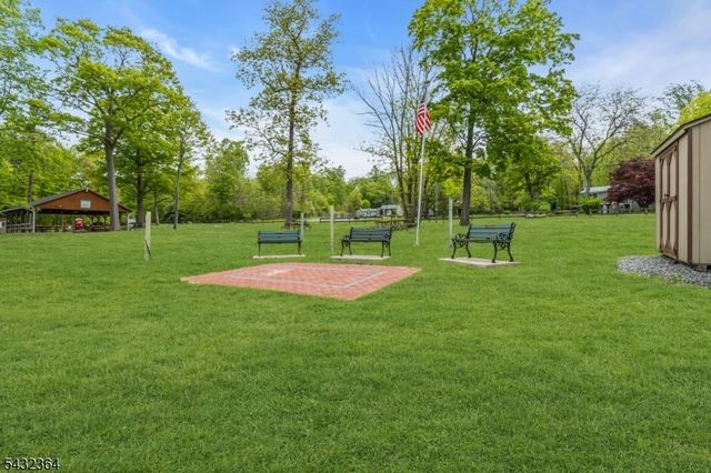 20 Plaza Dr, Hampton Twp., NJ 07860