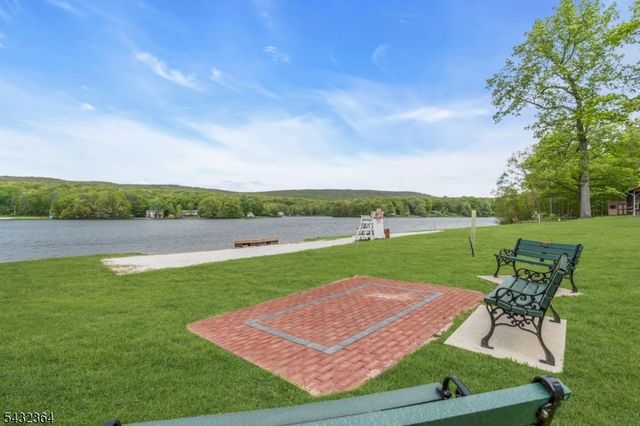 20 Plaza Dr, Hampton Twp., NJ 07860
