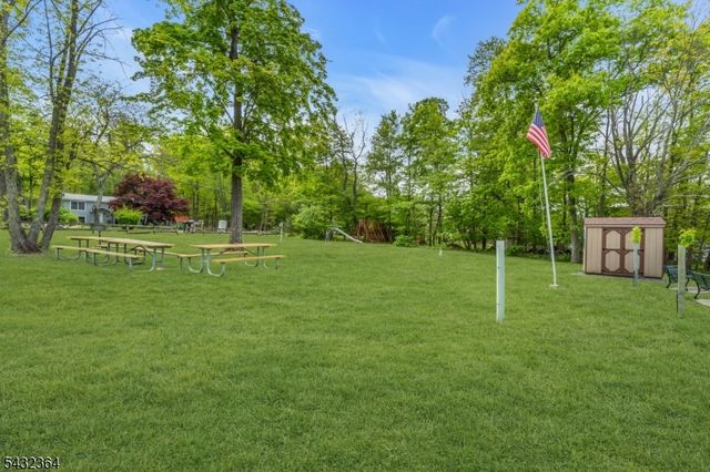 20 Plaza Dr, Hampton Twp., NJ 07860