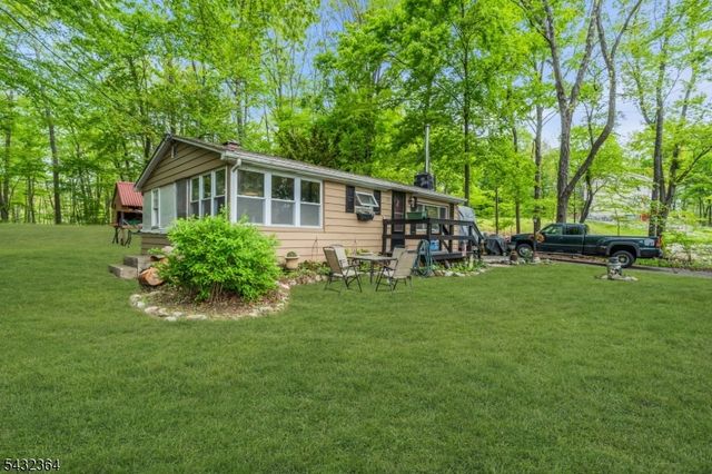 20 Plaza Dr, Hampton Twp., NJ 07860