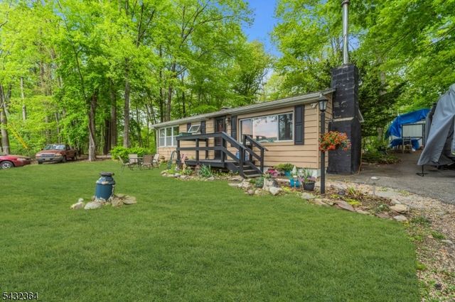 20 Plaza Dr, Hampton Twp., NJ 07860