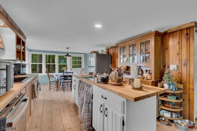 20 Plaza Dr, Hampton Twp., NJ 07860