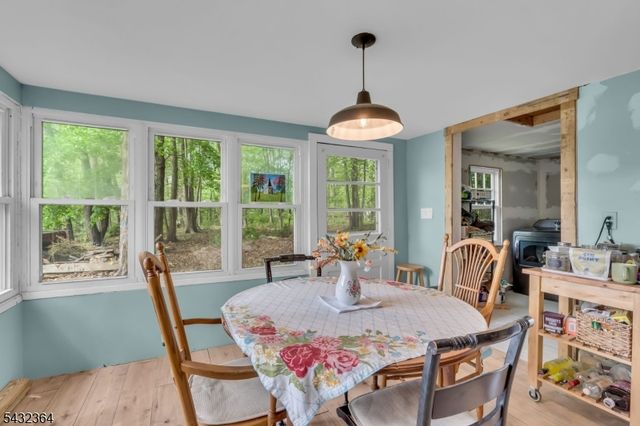 20 Plaza Dr, Hampton Twp., NJ 07860