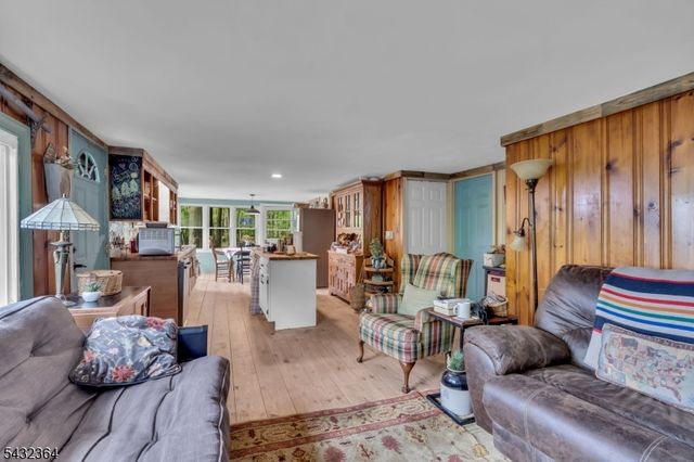 20 Plaza Dr, Hampton Twp., NJ 07860