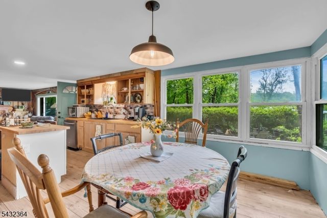20 Plaza Dr, Hampton Twp., NJ 07860