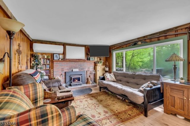 20 Plaza Dr, Hampton Twp., NJ 07860