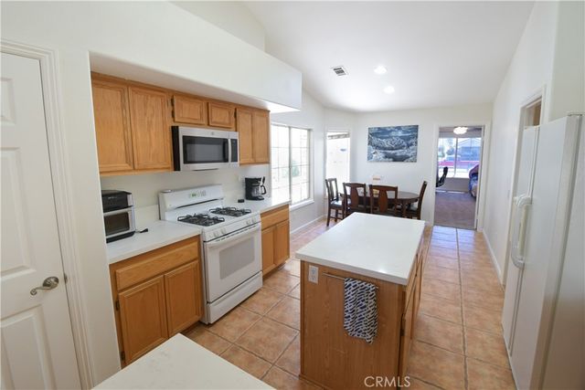 31628 Loire, Winchester, CA 92596