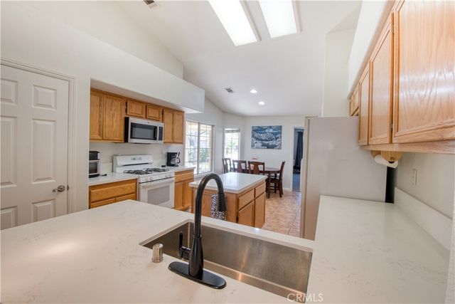 31628 Loire, Winchester, CA 92596
