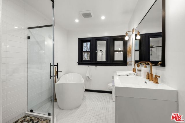 1116 S Highland Avenue, Los Angeles, CA 90019