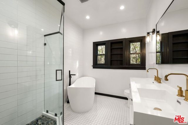 1116 S Highland Avenue, Los Angeles, CA 90019