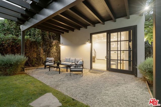 1116 S Highland Avenue, Los Angeles, CA 90019