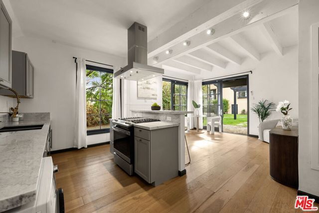 1116 S Highland Avenue, Los Angeles, CA 90019