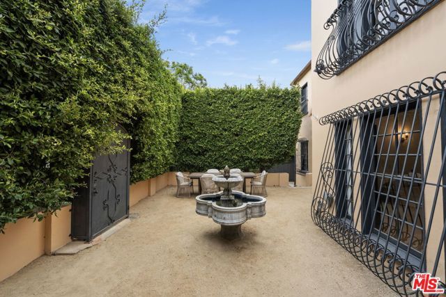1116 S Highland Avenue, Los Angeles, CA 90019