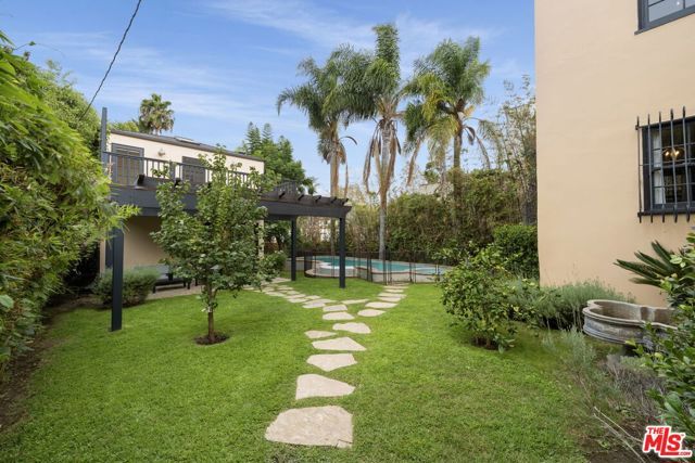 1116 S Highland Avenue, Los Angeles, CA 90019