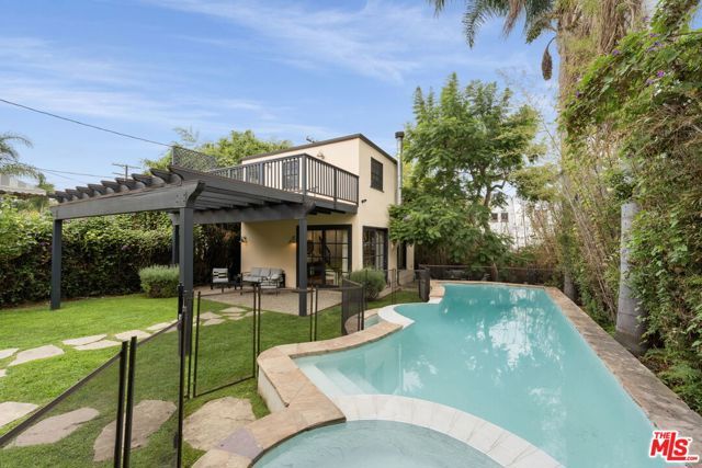 1116 S Highland Avenue, Los Angeles, CA 90019
