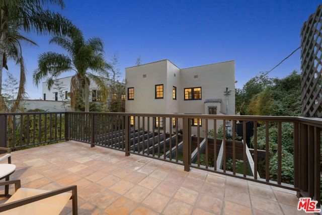 1116 S Highland Avenue, Los Angeles, CA 90019