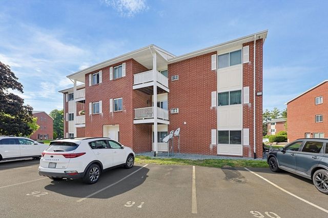 10 Dailey St H, Attleboro, MA 02703