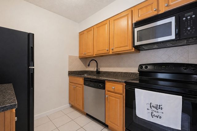 10 Dailey St H, Attleboro, MA 02703