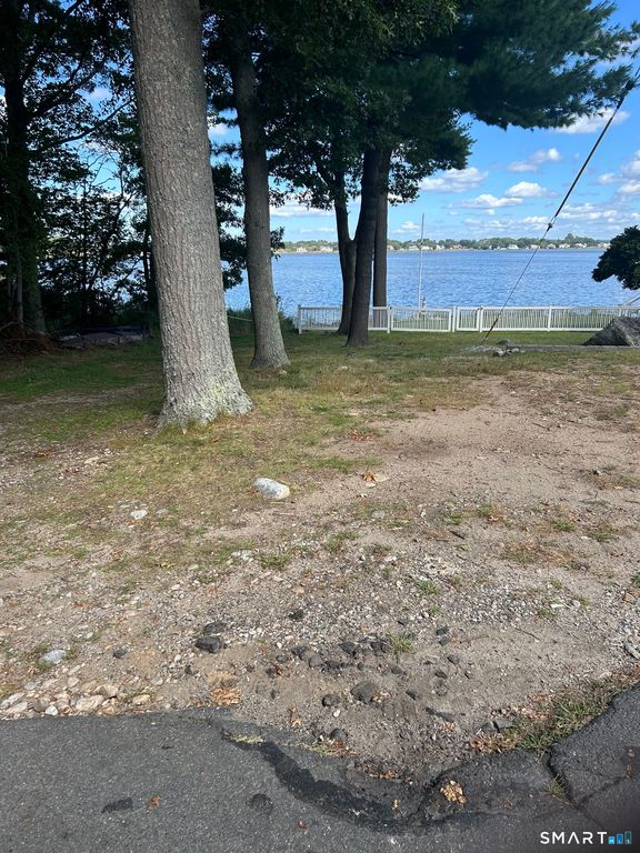 15 Tower Hill Road, Clinton, CT 06413