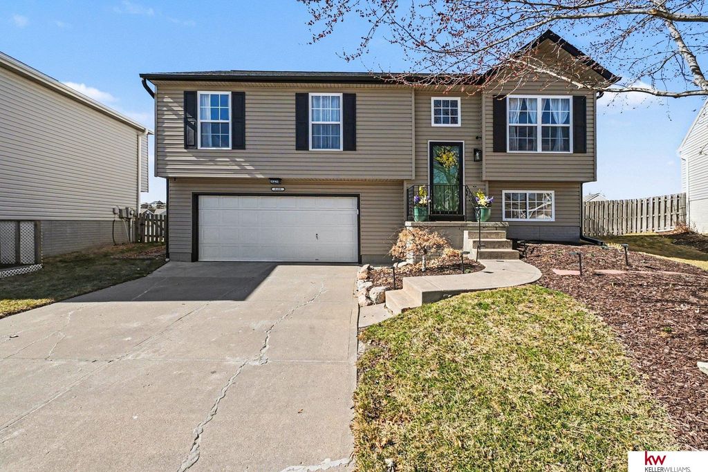 8208 N 154 Circle, Bennington, NE 68007