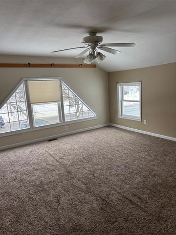 415 S Main Street, Lawton, MI 49065