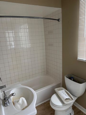 415 S Main Street, Lawton, MI 49065