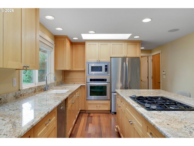 2790 N Maple St, Canby, OR 97013