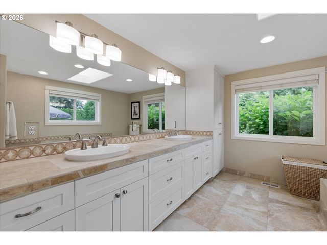 2790 N Maple St, Canby, OR 97013