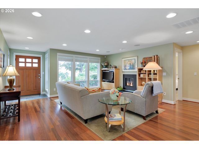 2790 N Maple St, Canby, OR 97013