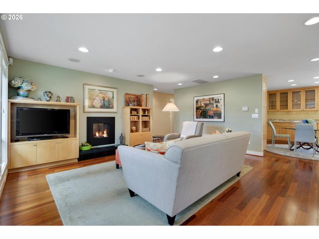 2790 N Maple St, Canby, OR 97013