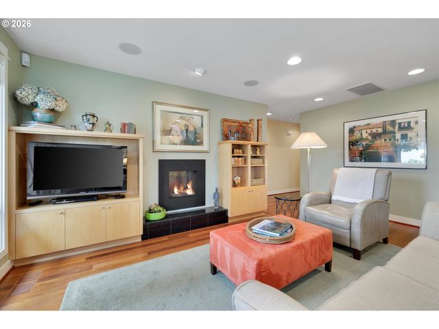2790 N Maple St, Canby, OR 97013