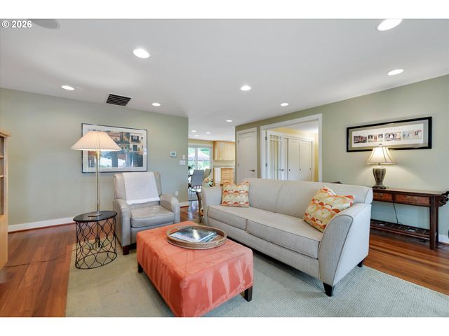 2790 N Maple St, Canby, OR 97013