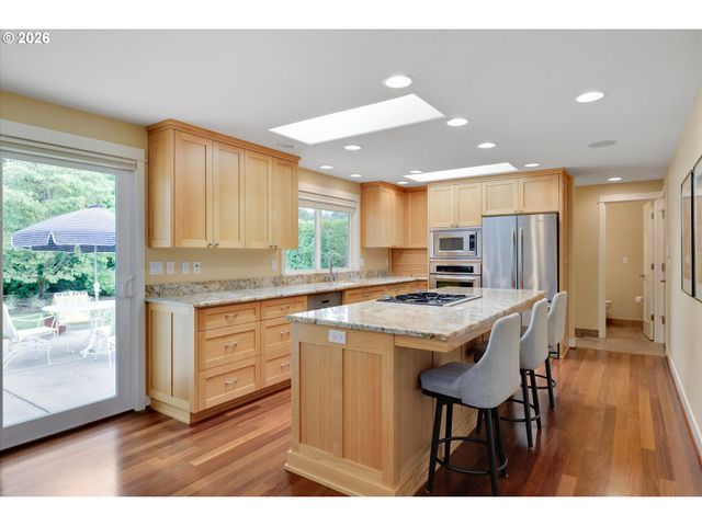2790 N Maple St, Canby, OR 97013
