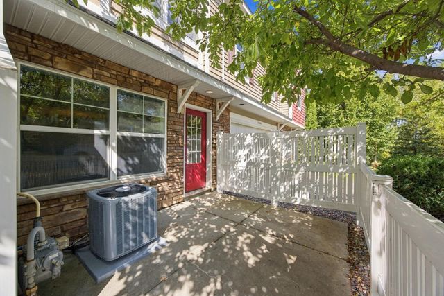 15562 60th Avenue N, Plymouth, MN 55446