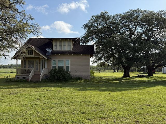 215 County Road 233, Hallettsville, TX 77964