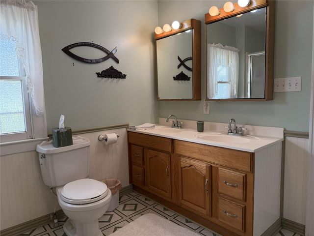215 County Road 233, Hallettsville, TX 77964