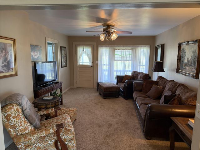 215 County Road 233, Hallettsville, TX 77964