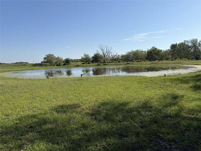 215 County Road 233, Hallettsville, TX 77964