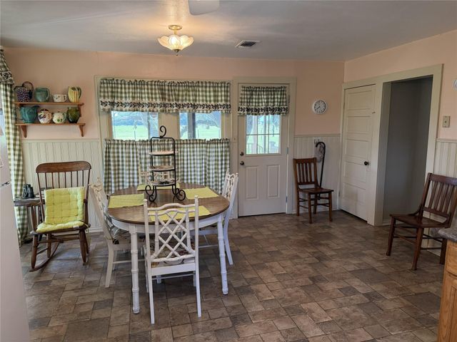 215 County Road 233, Hallettsville, TX 77964
