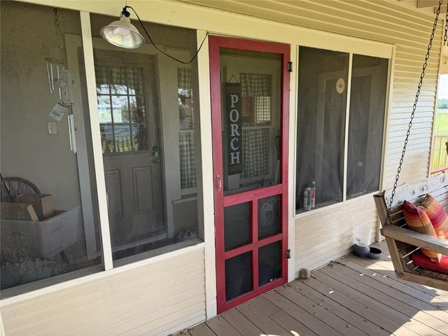 215 County Road 233, Hallettsville, TX 77964
